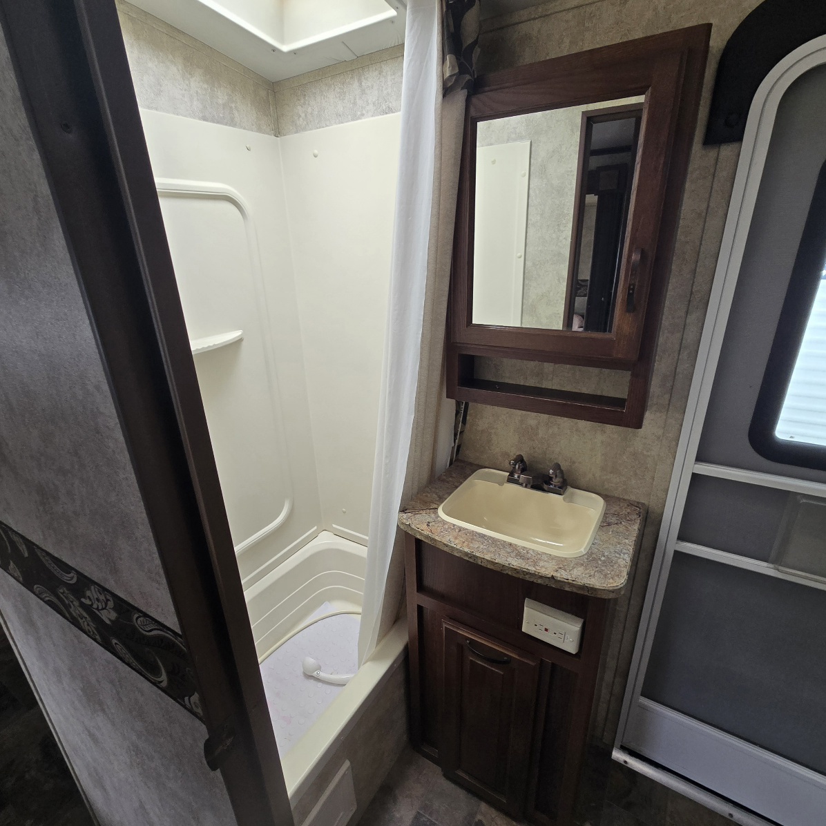 2012 Keystone Outback 312BH - Image 23