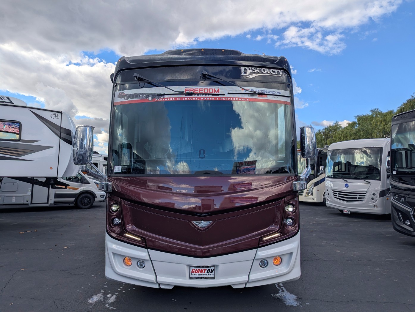 2026 Fleetwood Discovery 38N - Image 2