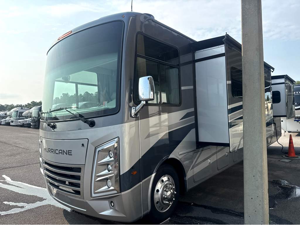 2027 THOR MOTOR COACH HURRICANE 36H - Image 2