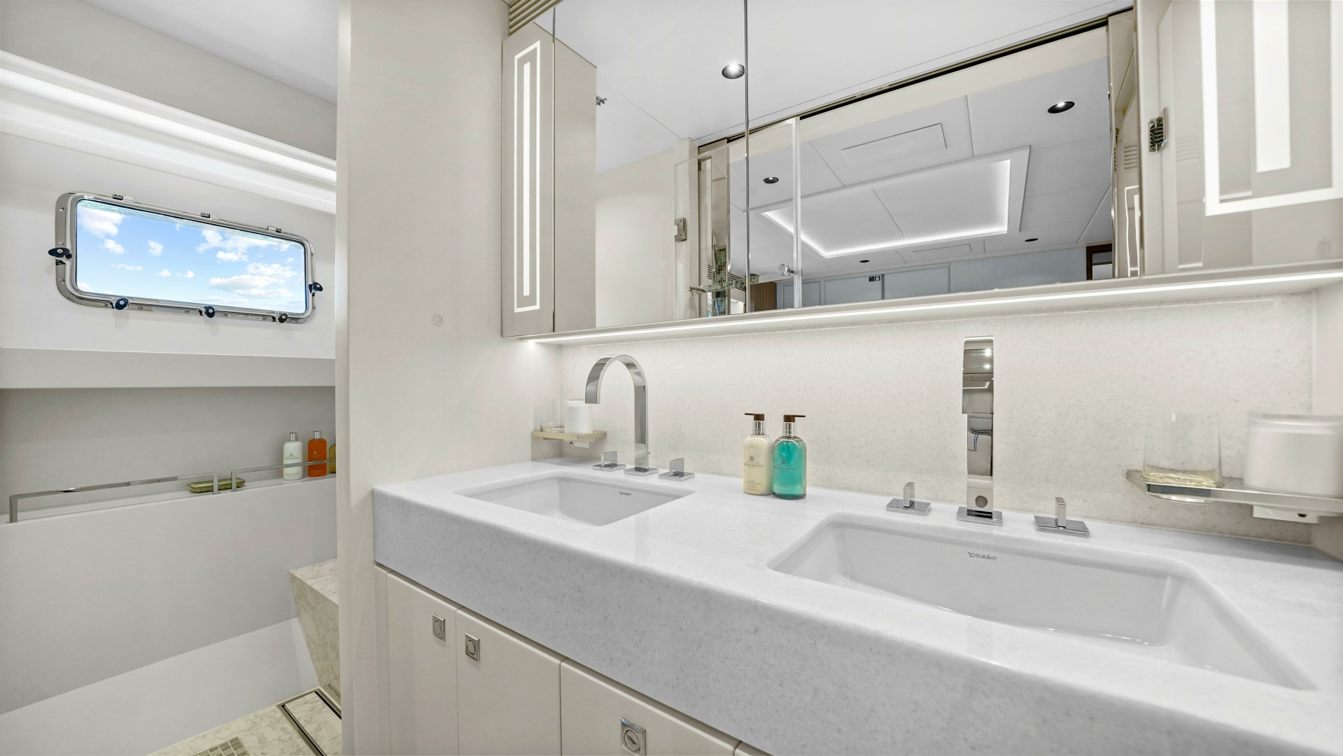 2025 Horizon Raised Pilothouse - Image 40