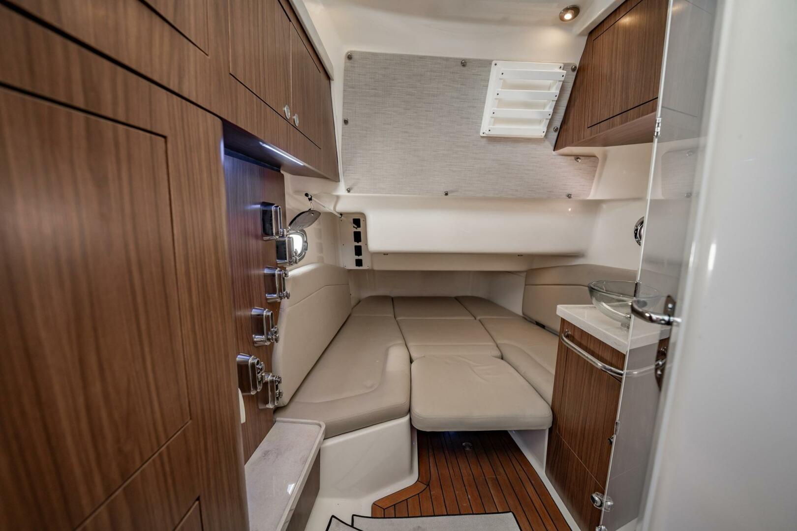 2018 Boston Whaler 380 Outrage - Image 17