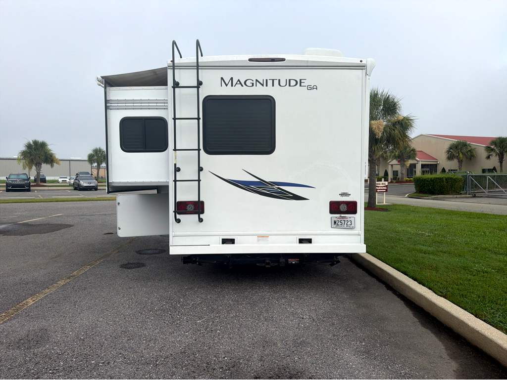 2025 Thor Motor Coach MAGNITUDE GA24 - Image 8