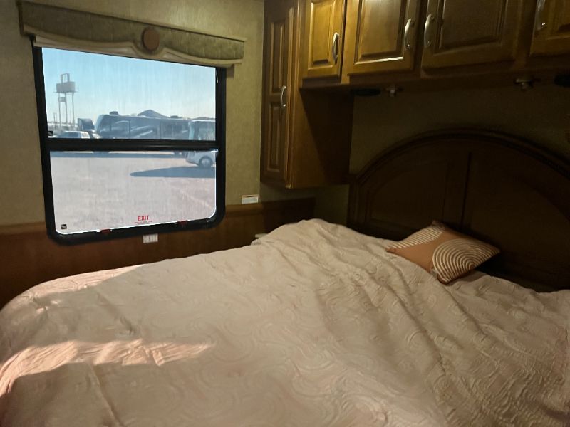 2014 Thor Motor Coach Challenger 37GT - Image 17