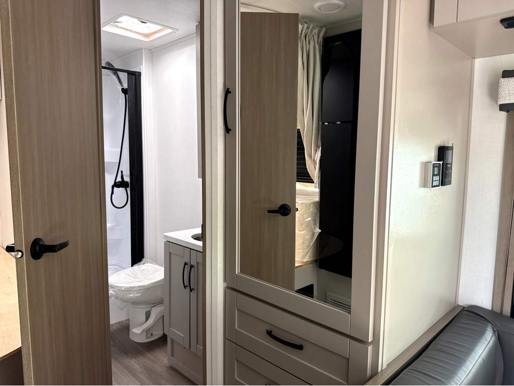 2027 ENTEGRA COACH ODYSSEY 22E - Image 16