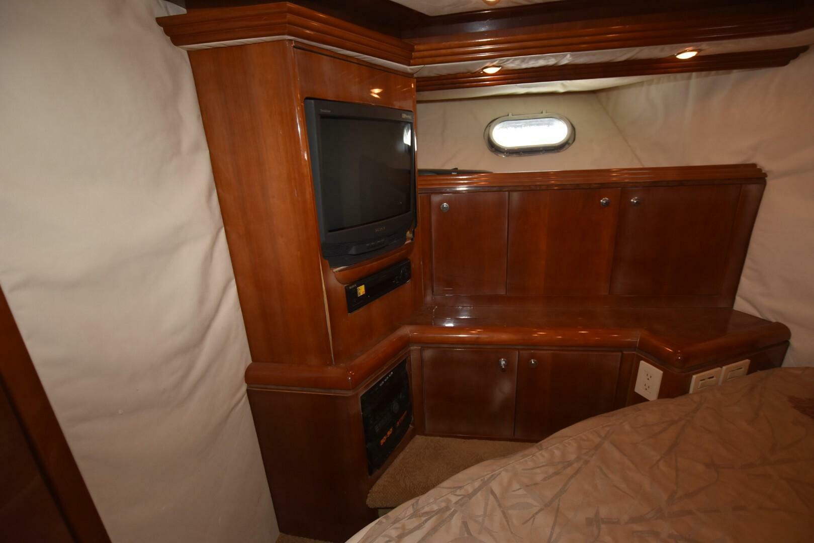 1998 Hatteras 74 Sportdeck - Image 35