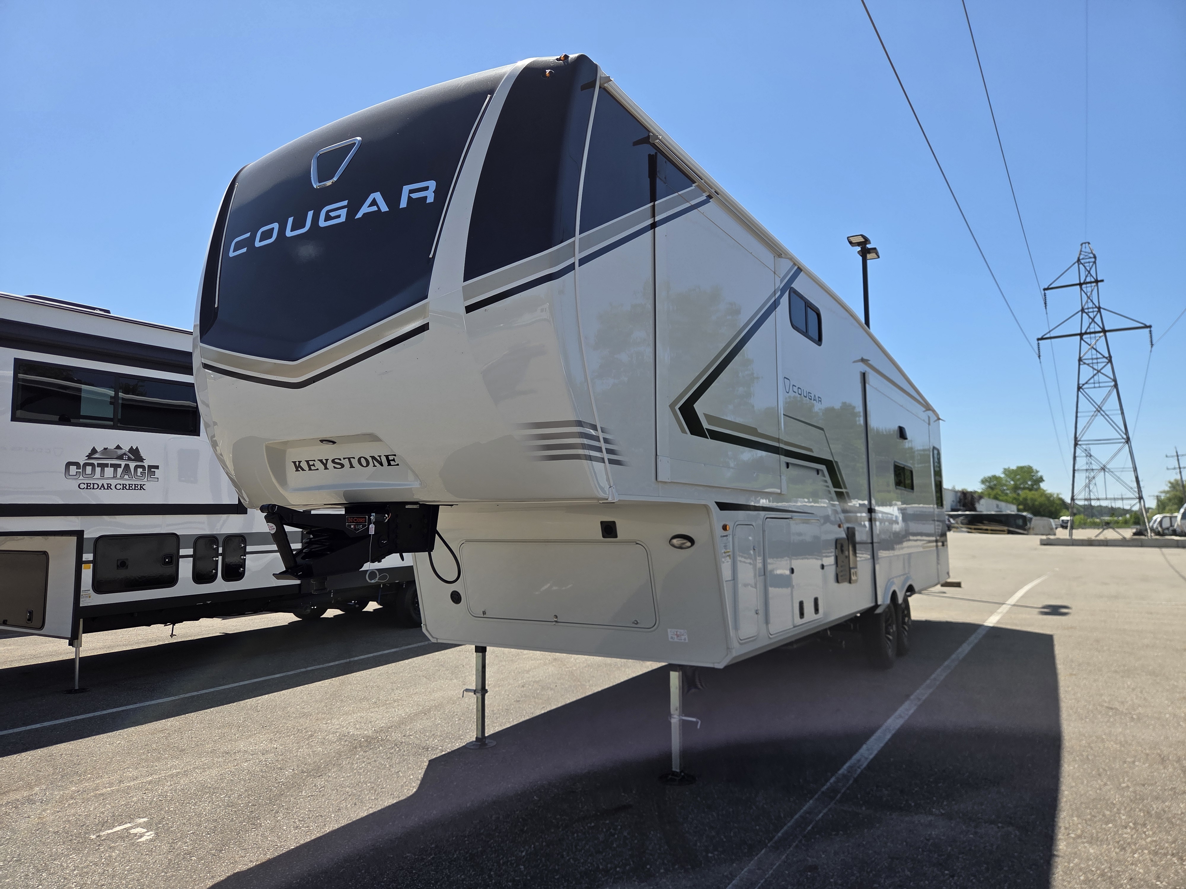 2027 Keystone Cougar 316RLS - Image 4