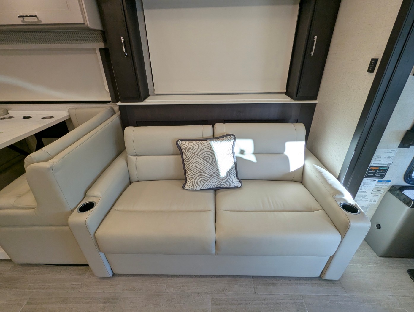 2026 Thor Motor Coach Aria 3901 - Image 16