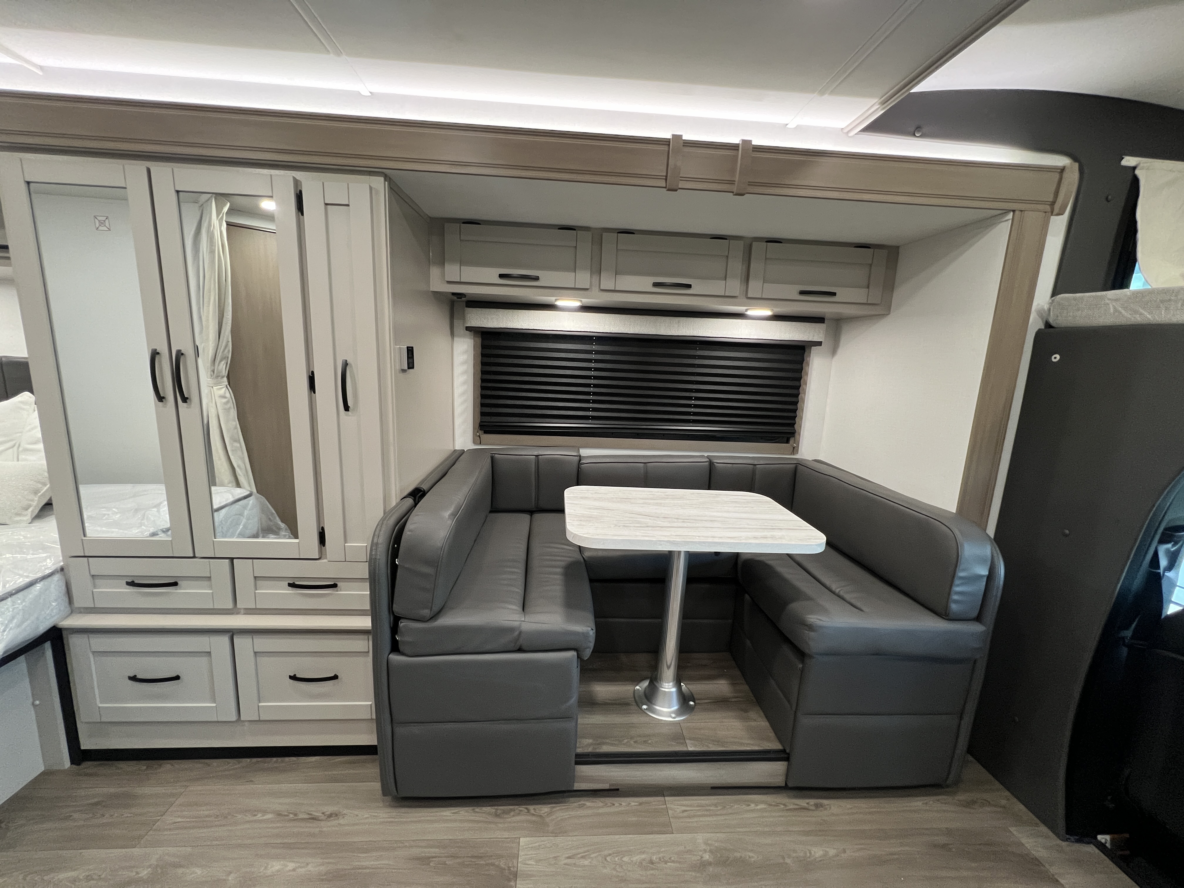 2027 Jayco Melbourne 24L - Image 20