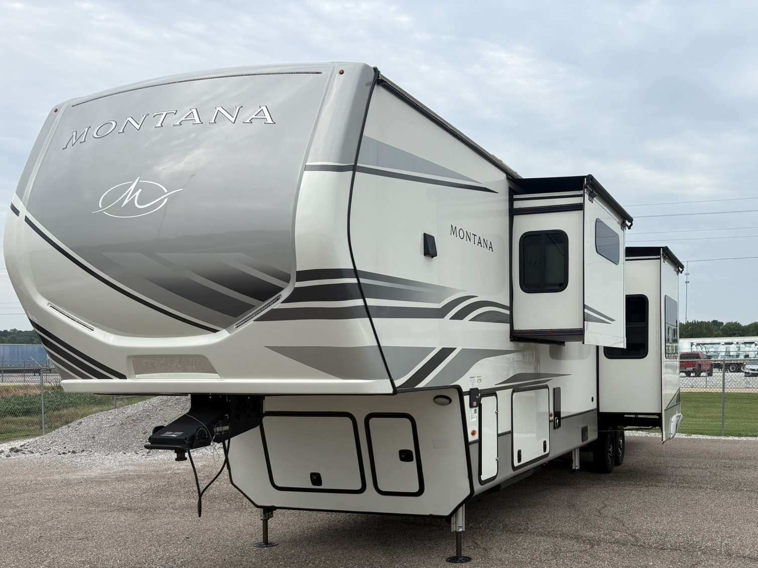 2023 KEYSTONE MONTANA 3901RK - Image 3