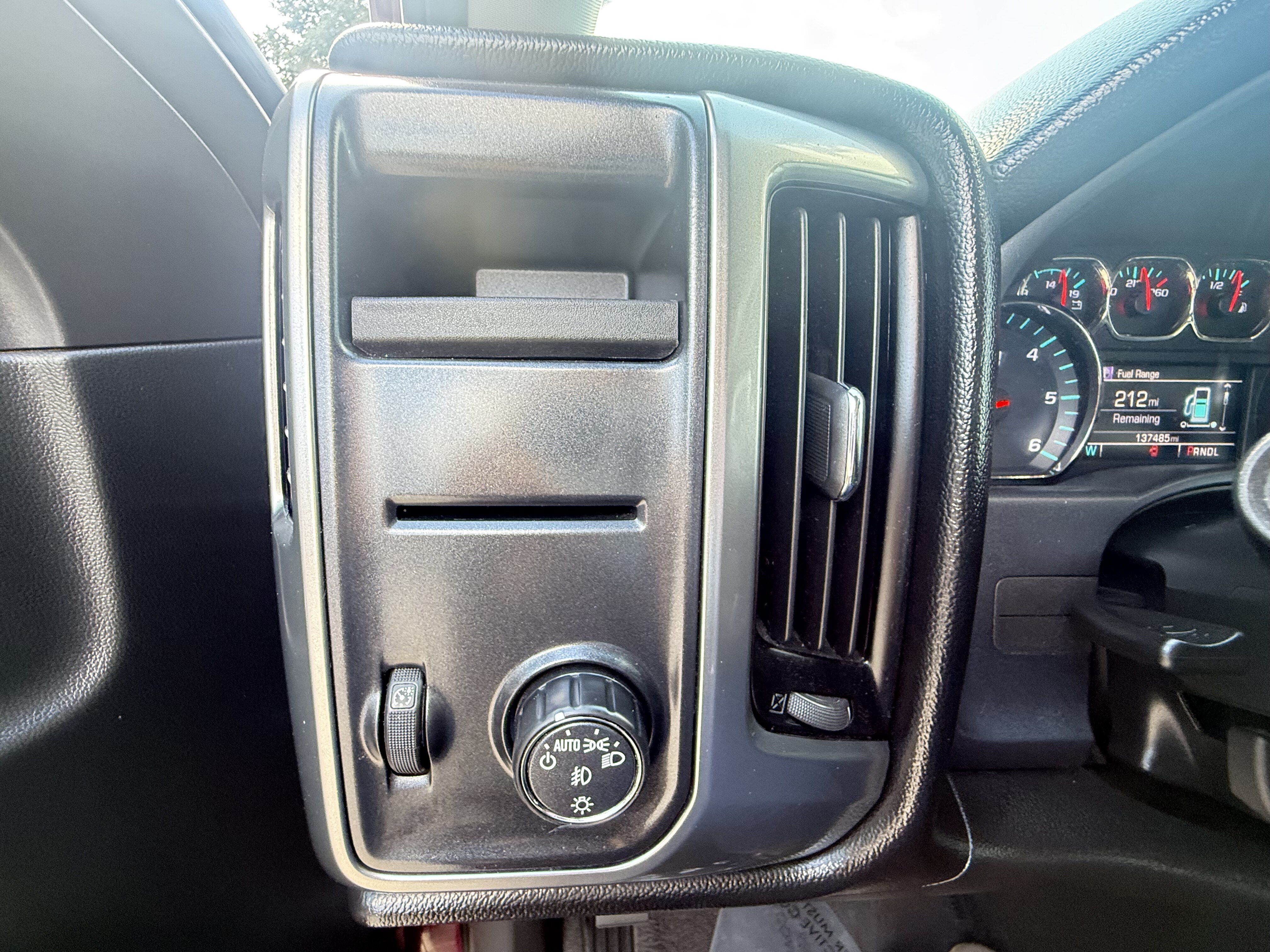 2018 Chevrolet Silverado 1500 Crew Cab LT 4WD - Image 21