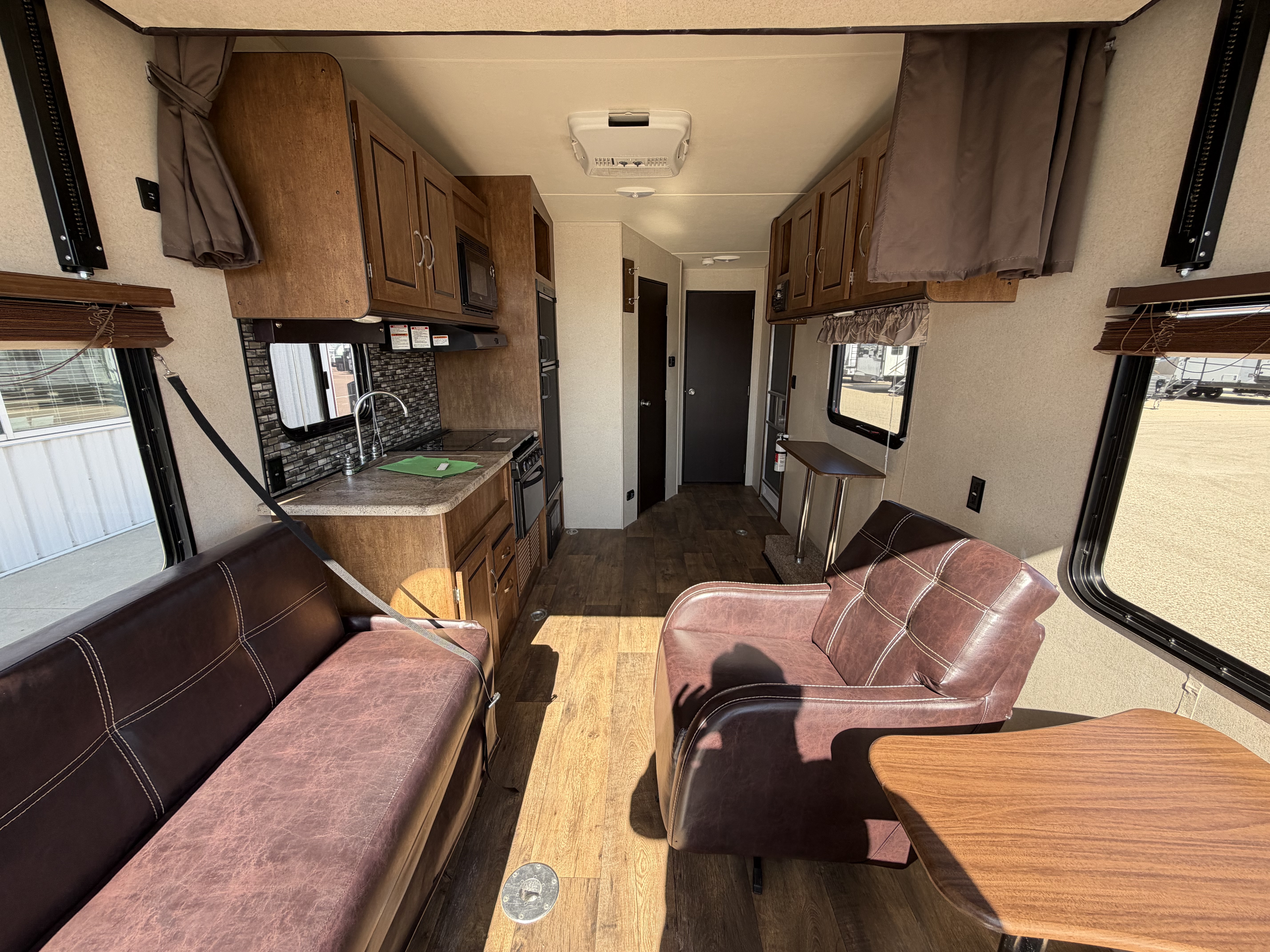 2017 Forest River Wildwood X-Lite West 211SSXL - Image 4