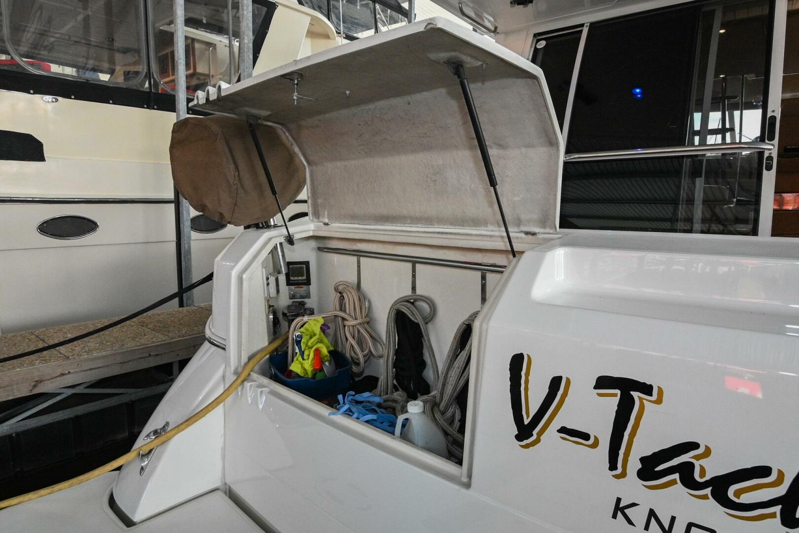 2002 Cruisers Yachts 5000 Sedan Sport - Image 15
