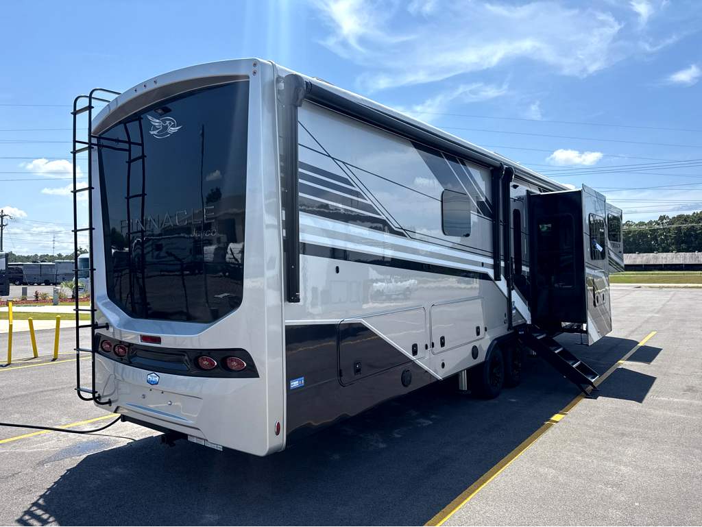 2027 JAYCO PINNACLE 39FLOK - Image 4