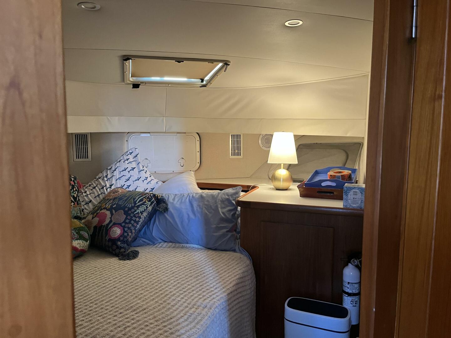 1995 Carver 440 Aft Cabin - Image 31