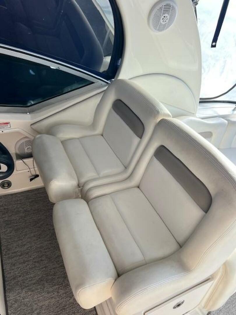 2005 Sea Ray 320 Sundancer - Image 19