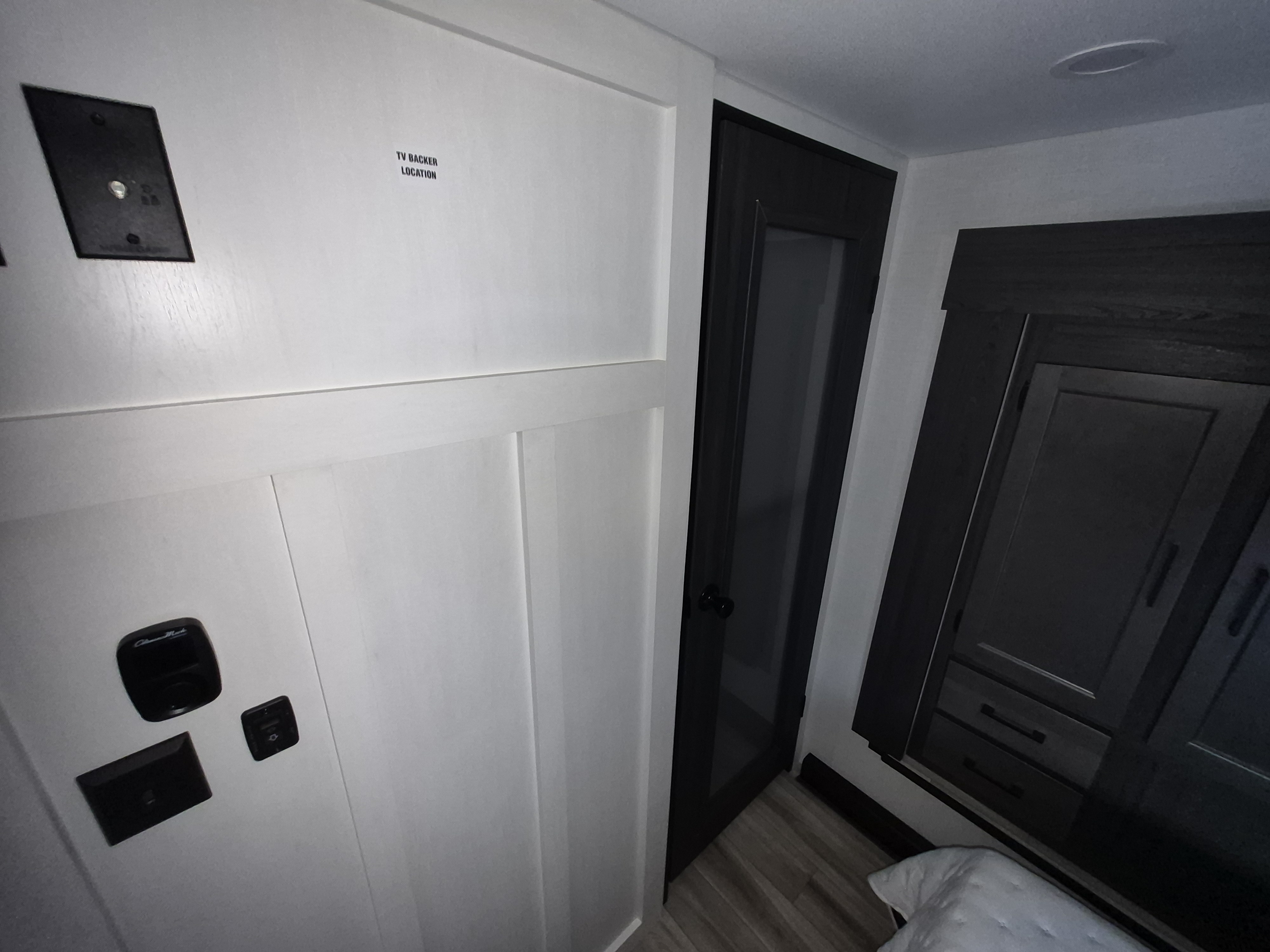 2027 VENTURE RV SPORTTREK 303VIK - Image 22