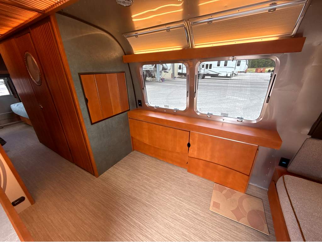 2026 AIRSTREAM FRANK LLOYD WRIGHT 28RBT - Image 11