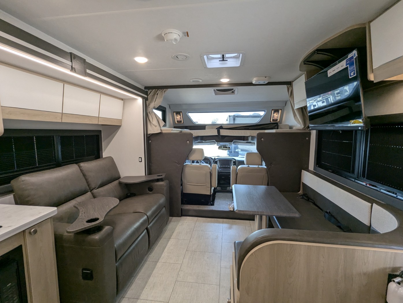 2026 Coachmen Entourage 330DS - Image 29