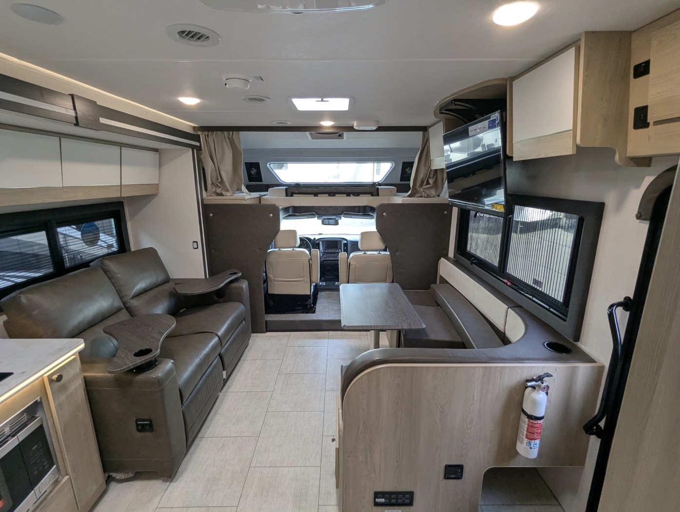 2026 Coachmen Entourage 330DS - Image 29