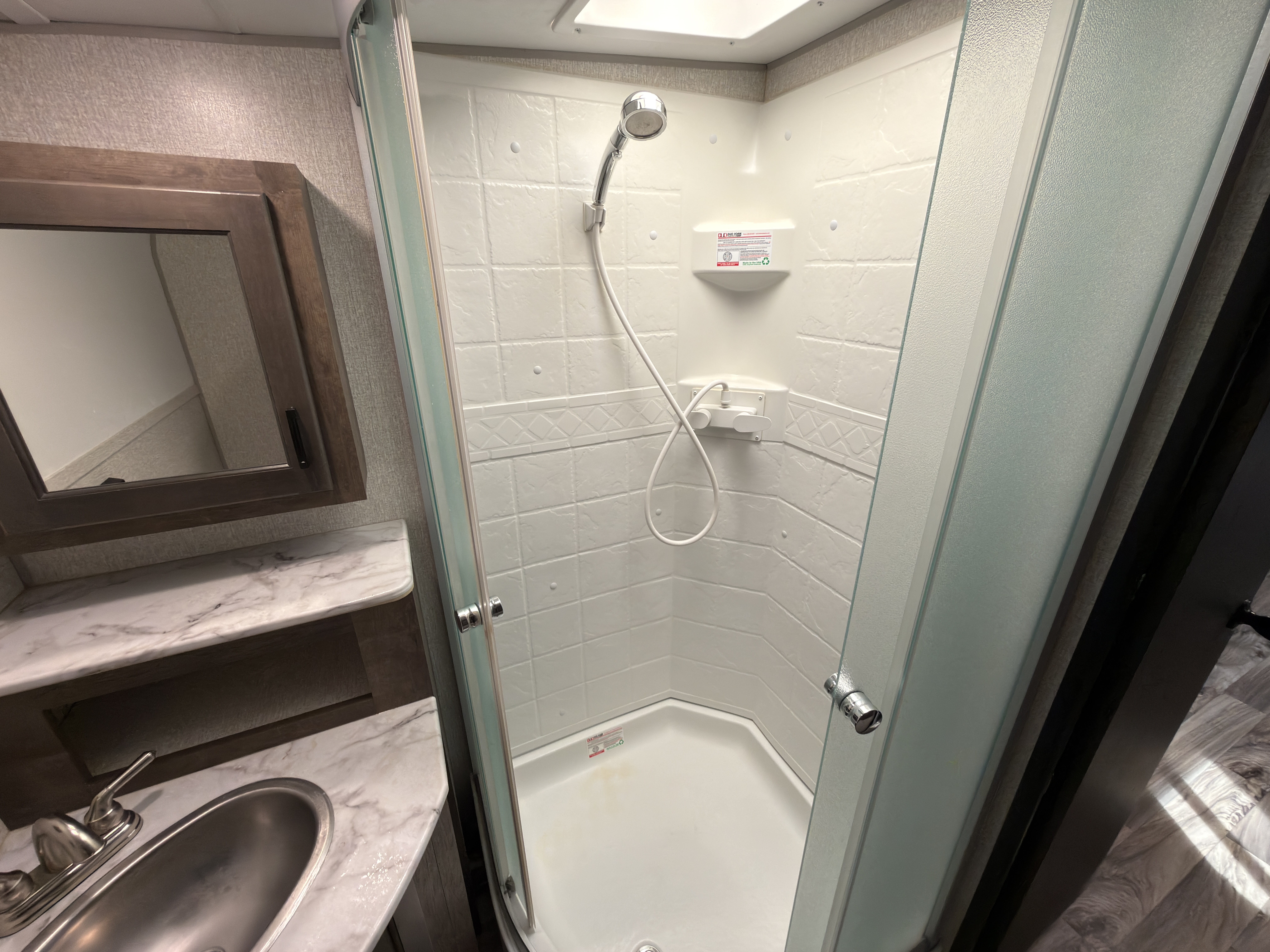 2022 Venture RV Sonic SN220VRB - Image 16
