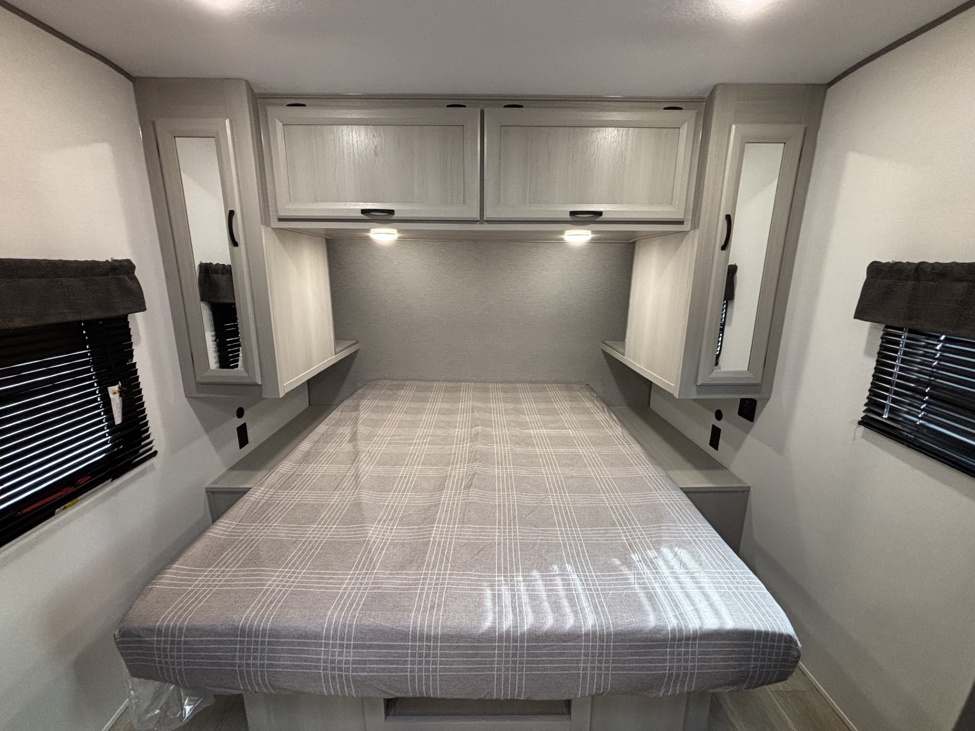 2027 Coachmen Catalina Legacy Edition 243RBS - Image 16