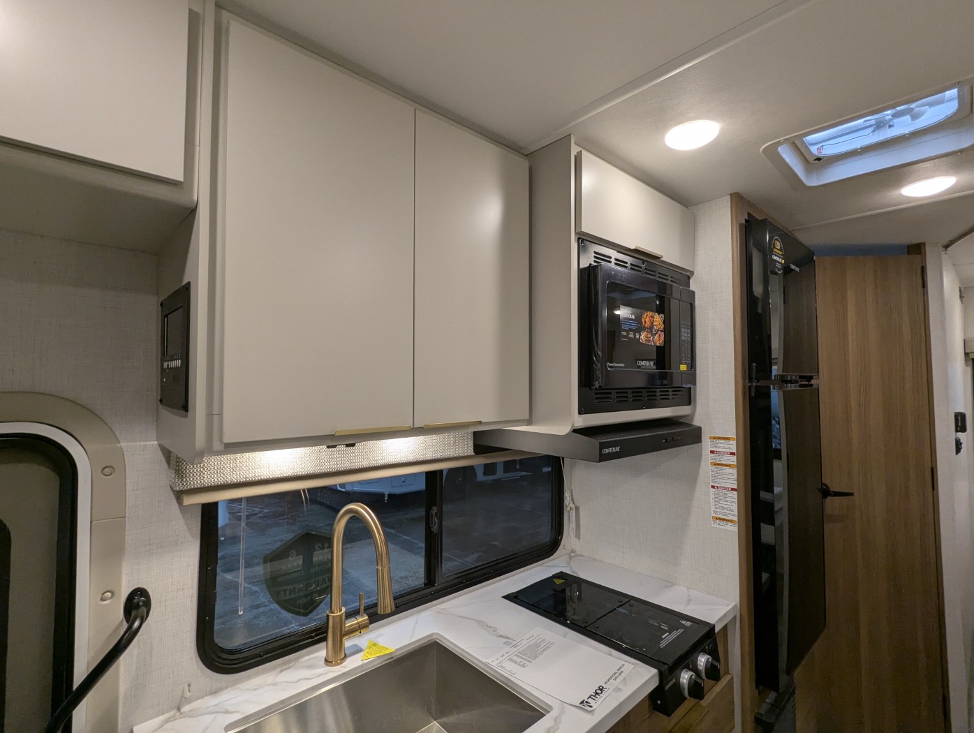 2027 Thor Motor Coach Four Winds 22Z - Image 16