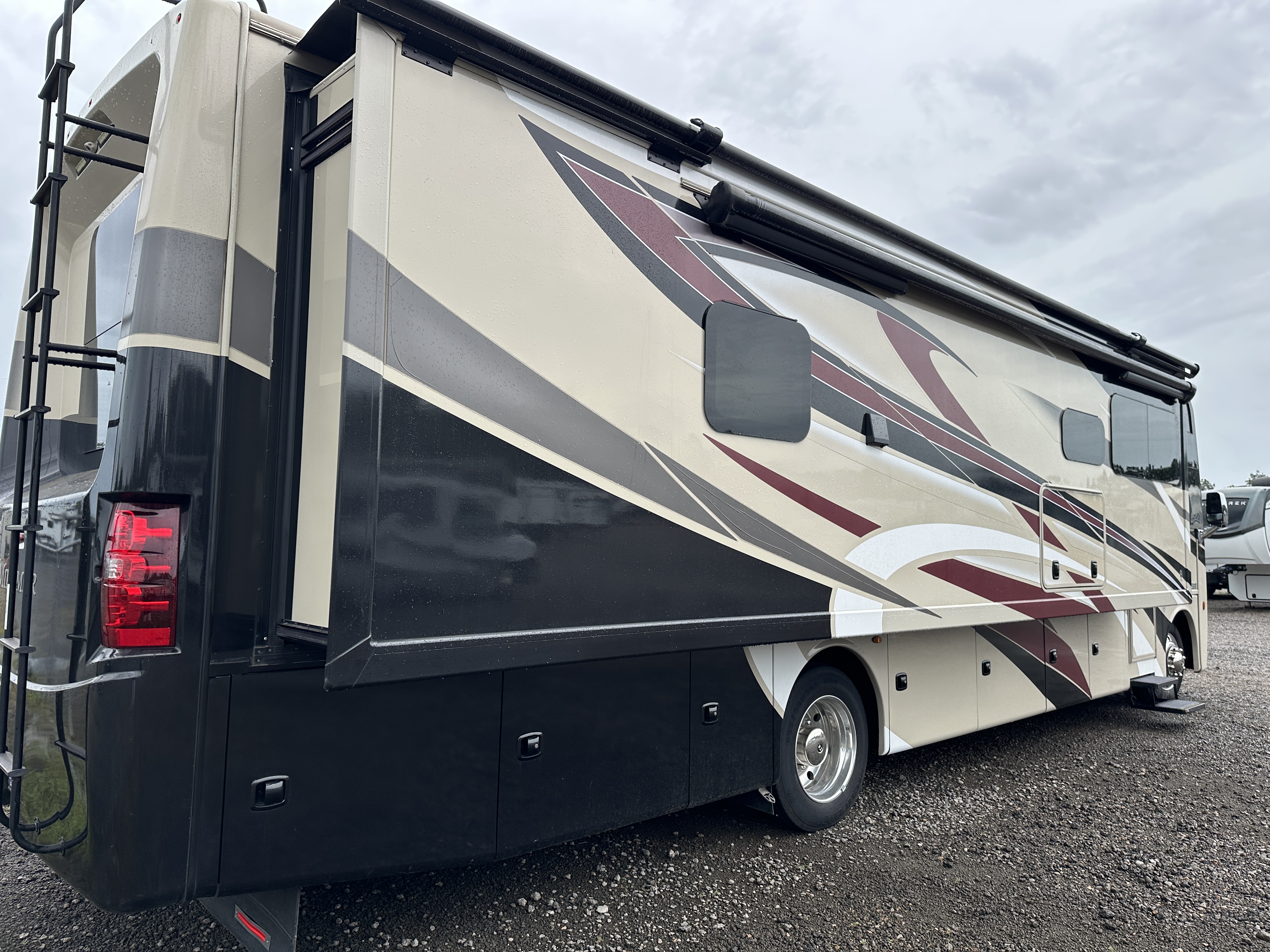 2022 THOR MOTOR COACH MIRAMAR 35.2 - Image 6