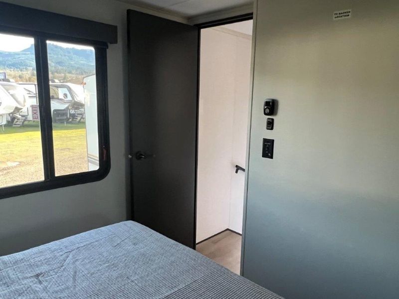 2026 Grand Design Momentum G-Class Fifth Wheel 394G - Image 17