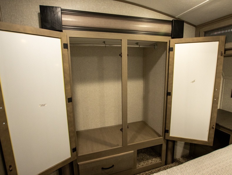 2022 Coachmen Chaparral 367BH - Image 37