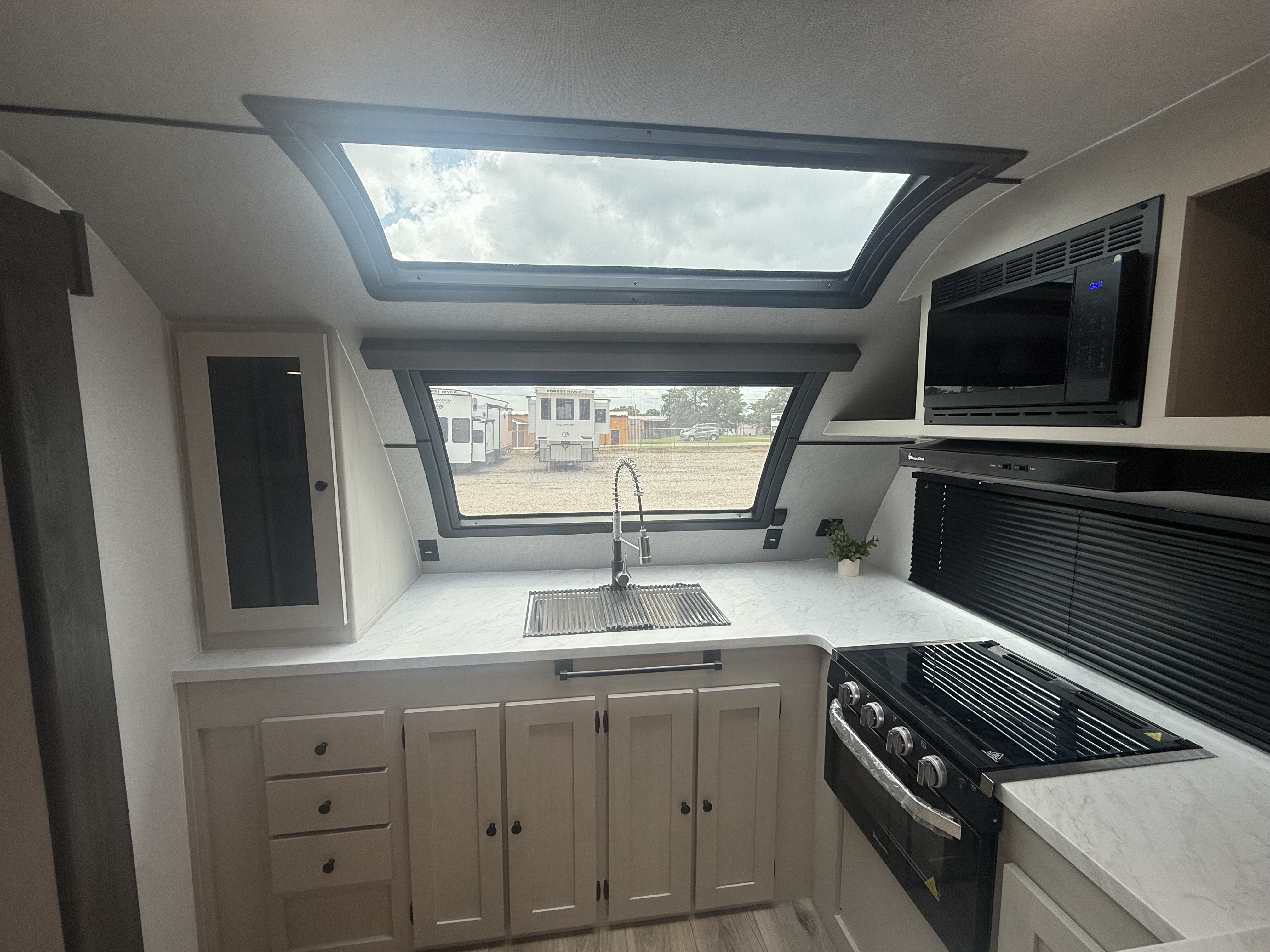 2026 Coachmen Northern Spirit 2565FK - Image 13