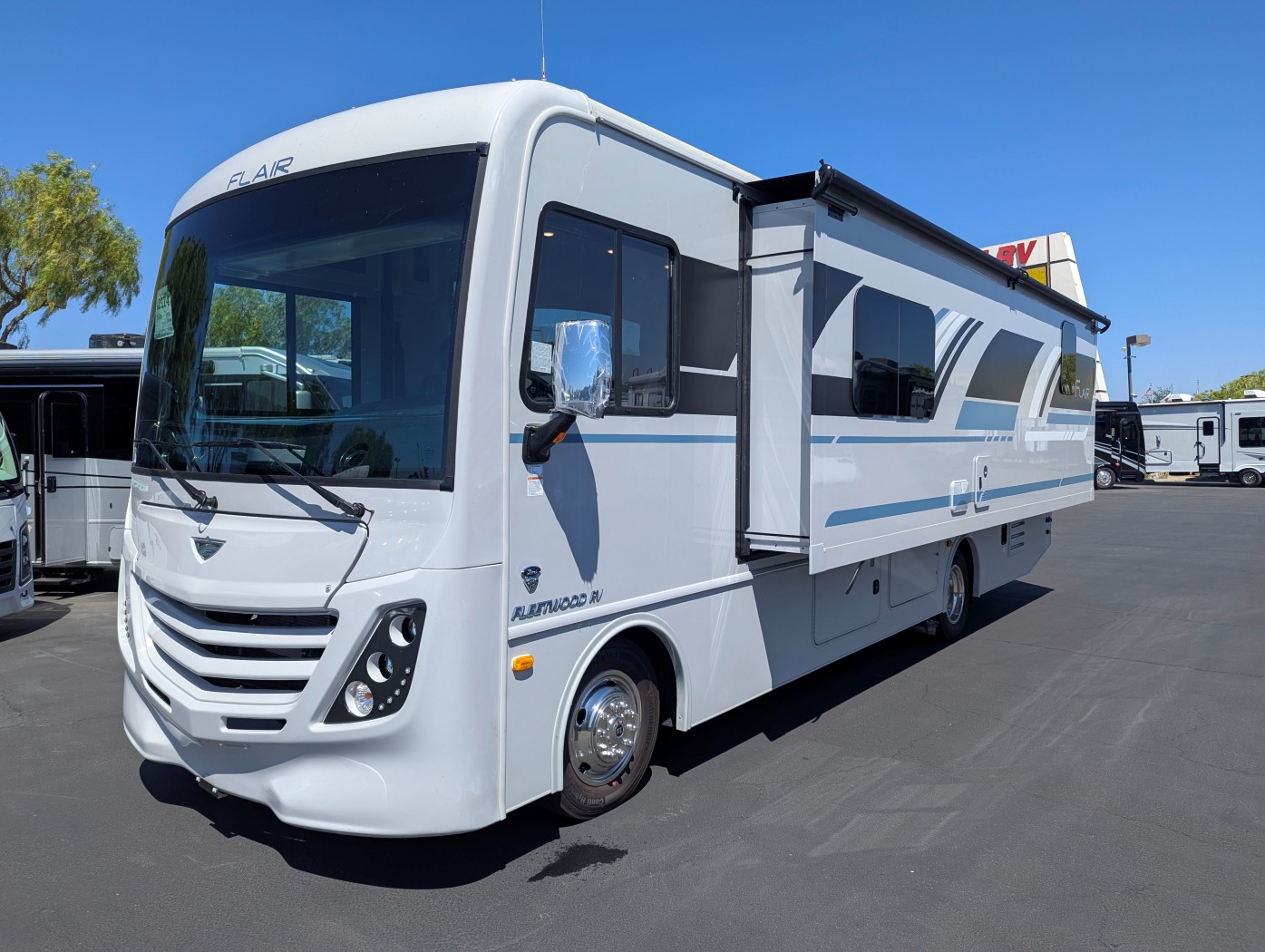 2026 Fleetwood Flair 29M - Image 3