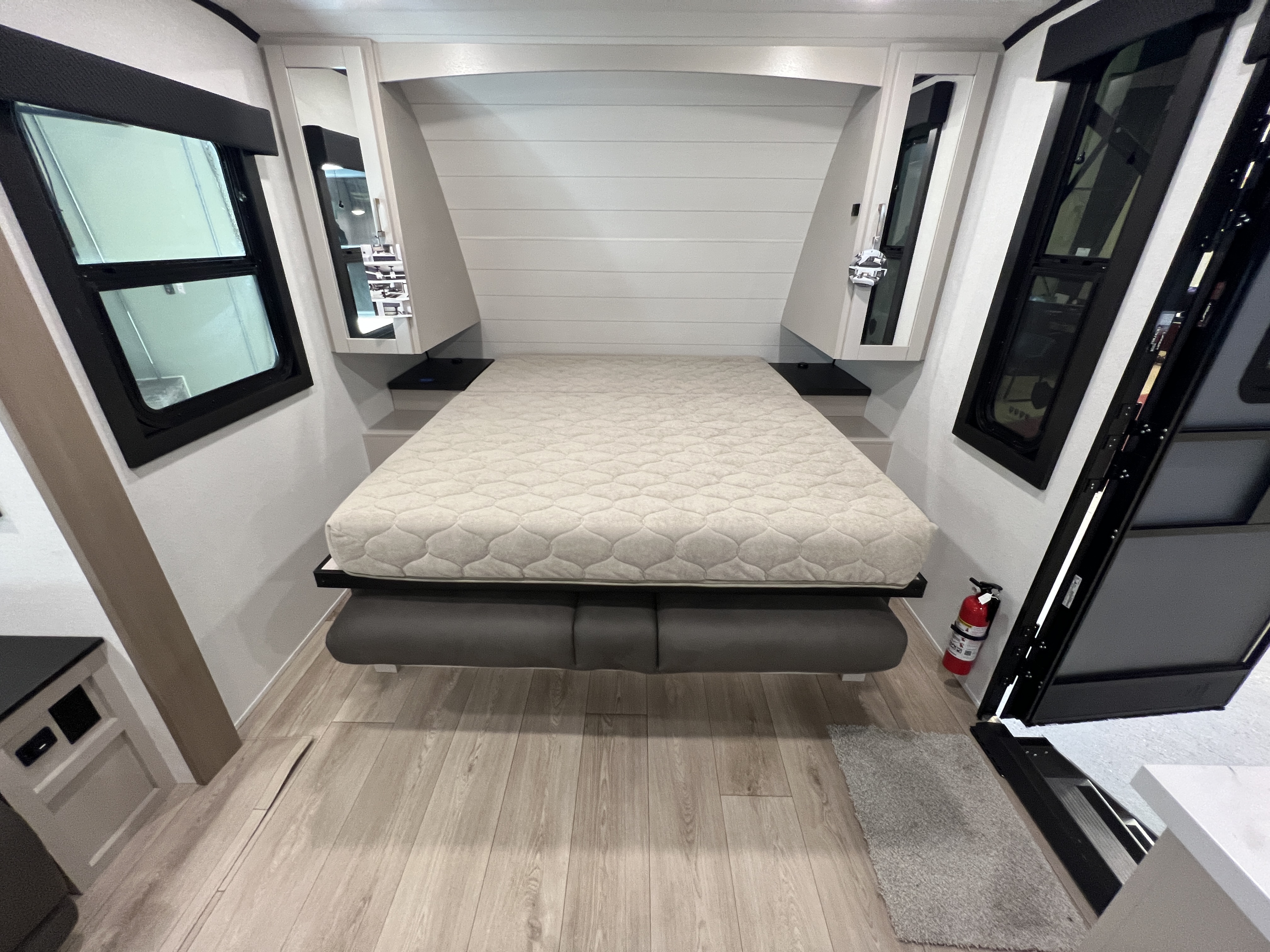 2027 Jayco Jay Feather 19MRK - Image 6