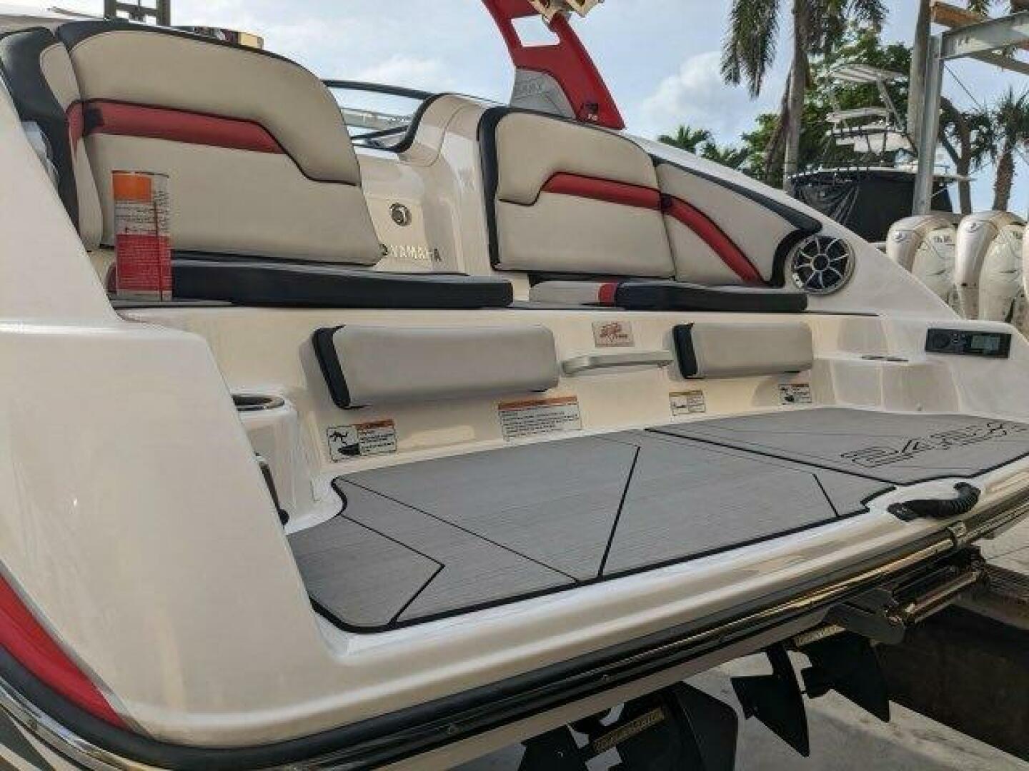 2020 Yamaha Boats 242X Base - Image 10