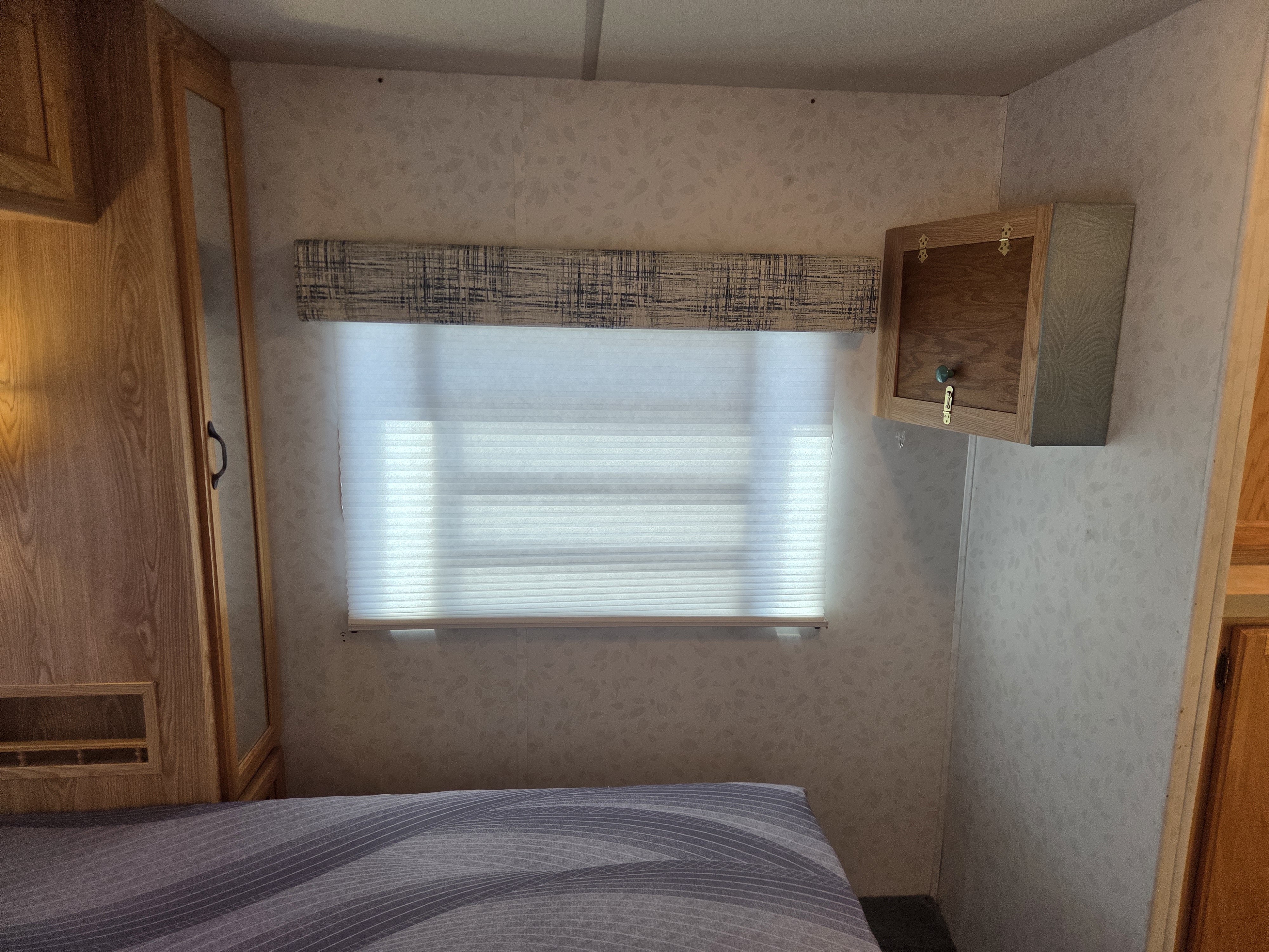 1997 Georgie Boy Cruise Master 3415 - Image 21