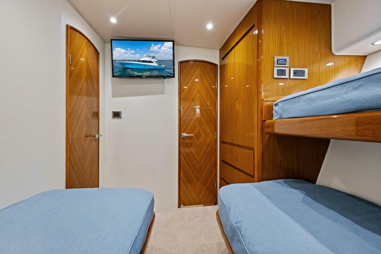 2012 Viking 82 Convertible - Image 48