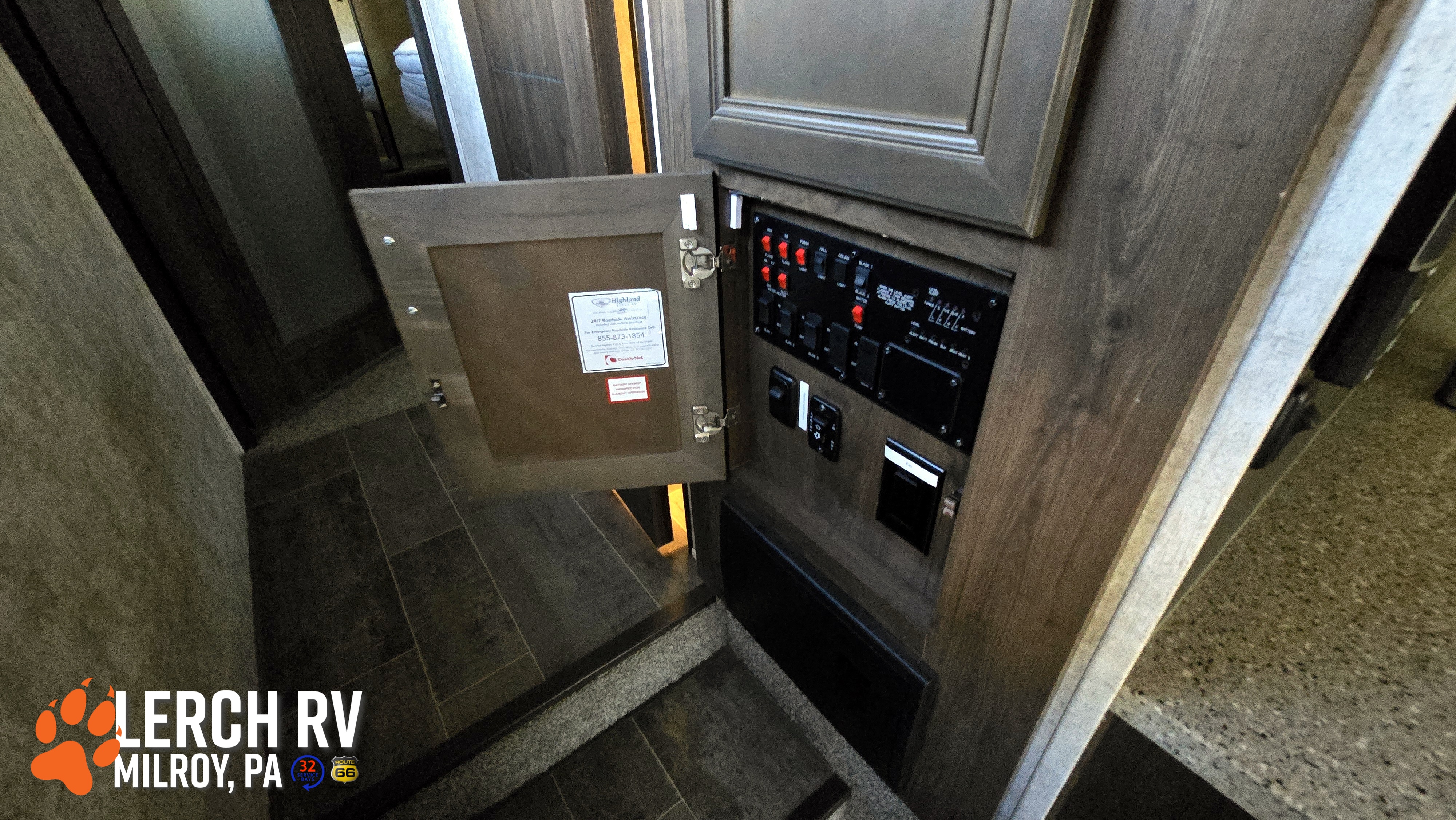 2017 Highland Ridge Roamer RT340FLR - Image 25