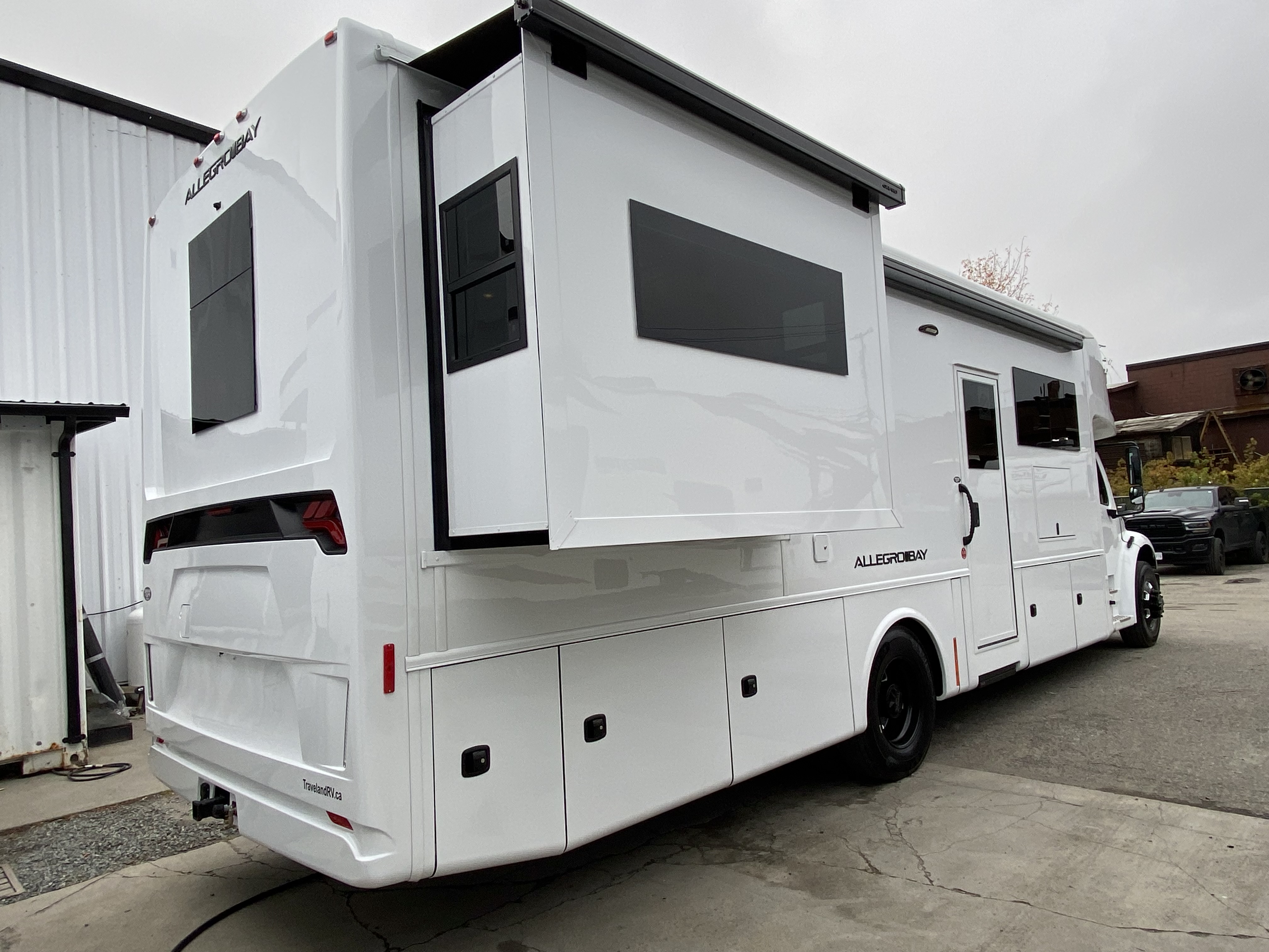 2027 Tiffin Allegro Bay 34DB - Image 7