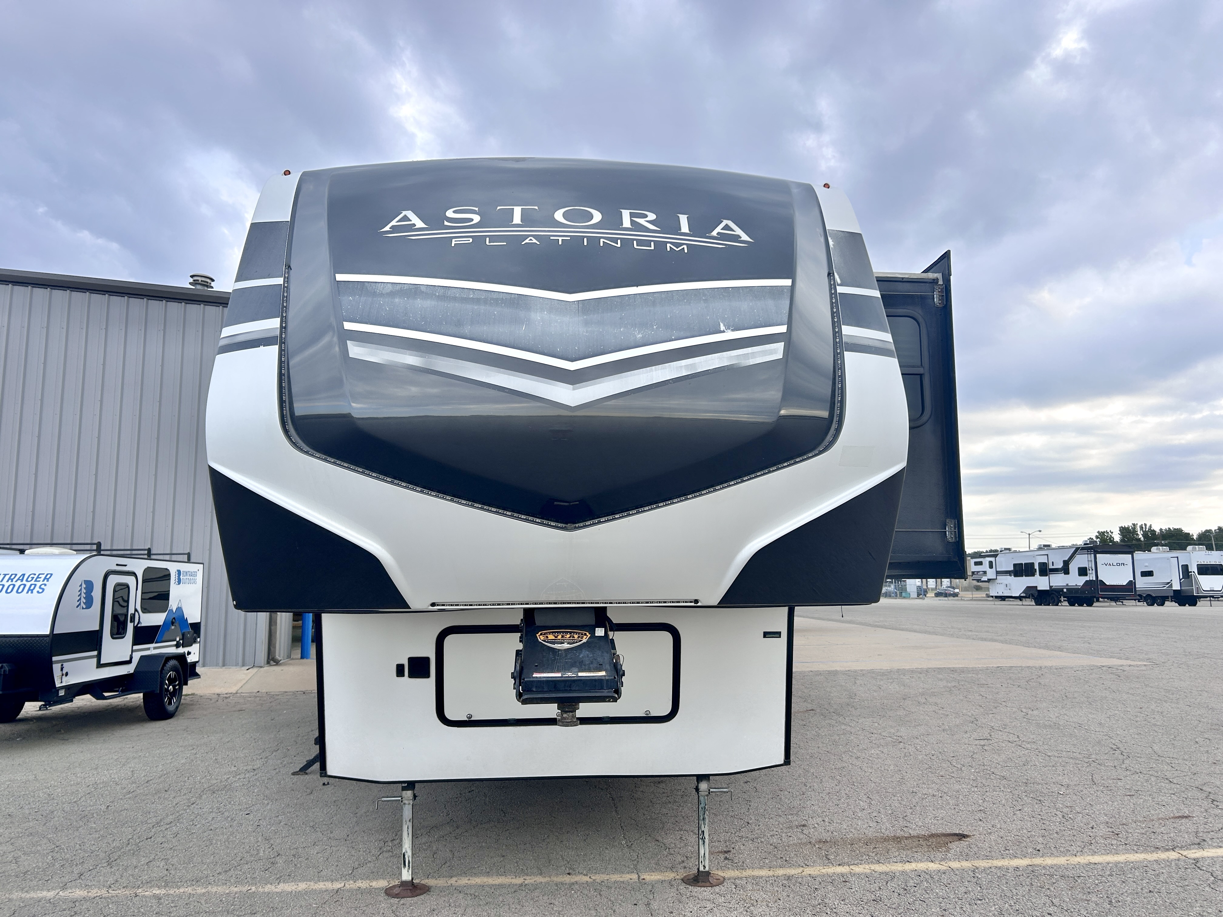 2020 Dutchmen Astoria 3173RLP - Image 3