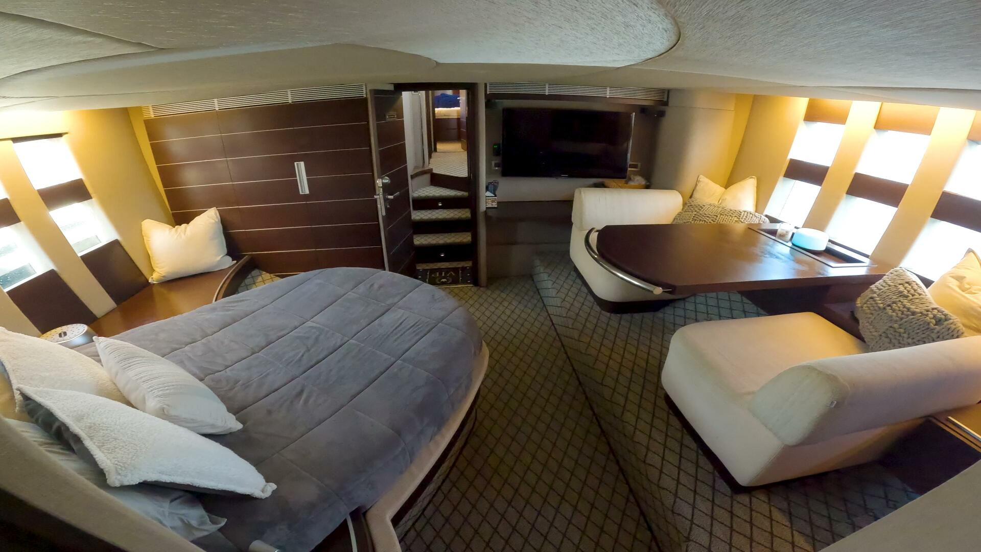2011 Azimut 68S - Image 14