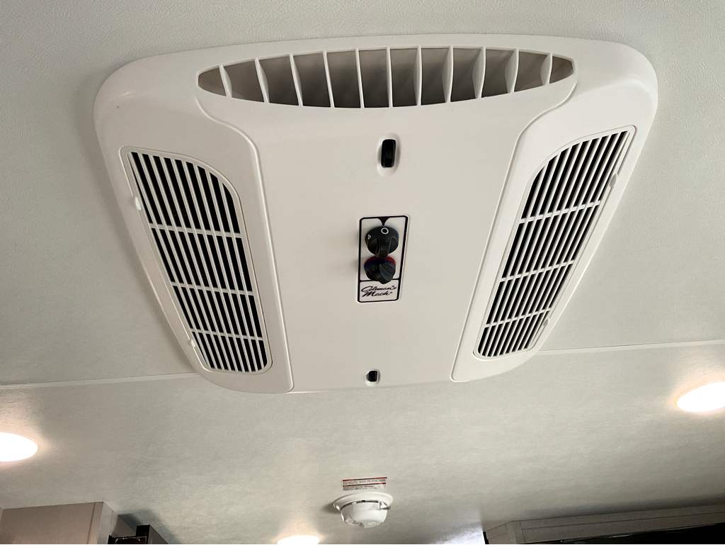 2026 JAYCO Jay Feather 19 MBS - Image 3