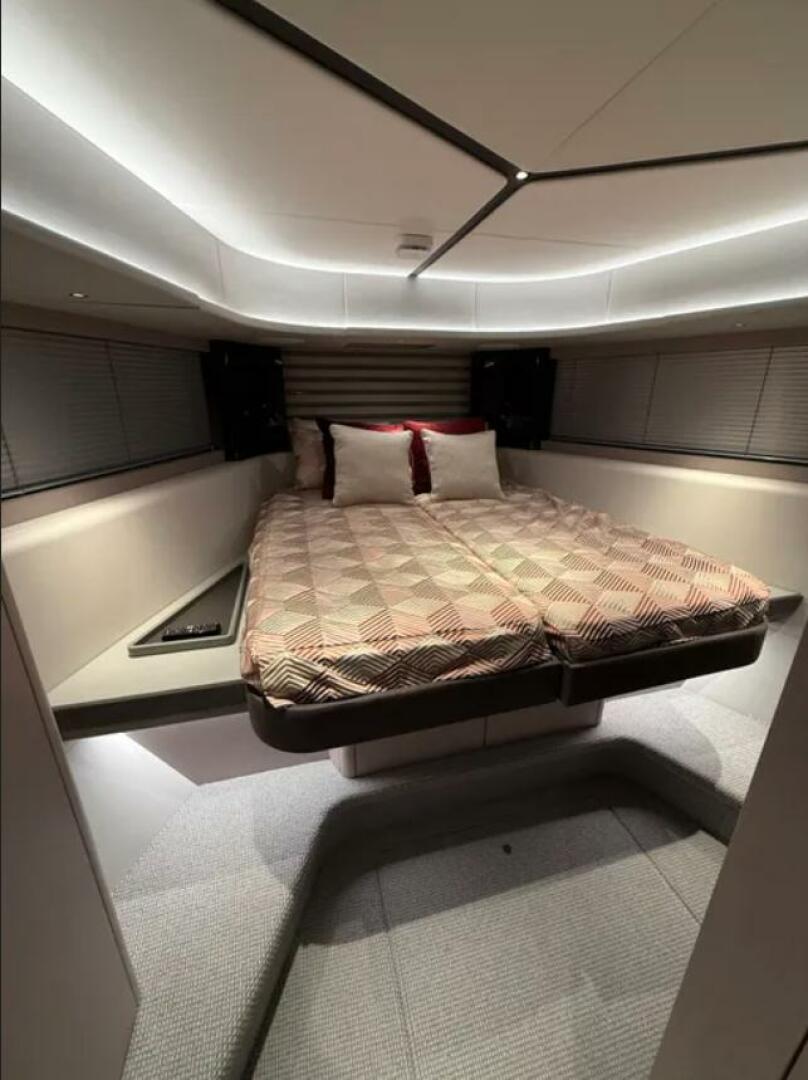 2025 Sunseeker 55 Predator - Image 17