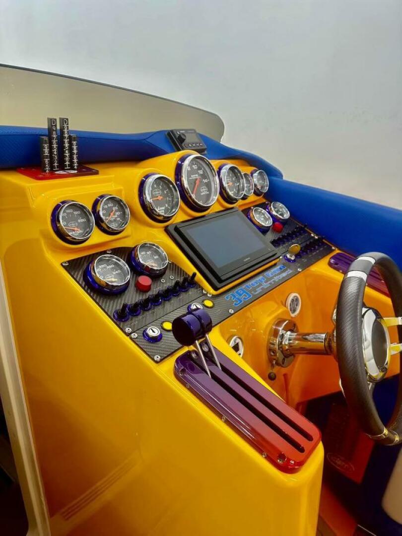 2005 Cigarette 39 Top Gun UNLIMITED - Image 17