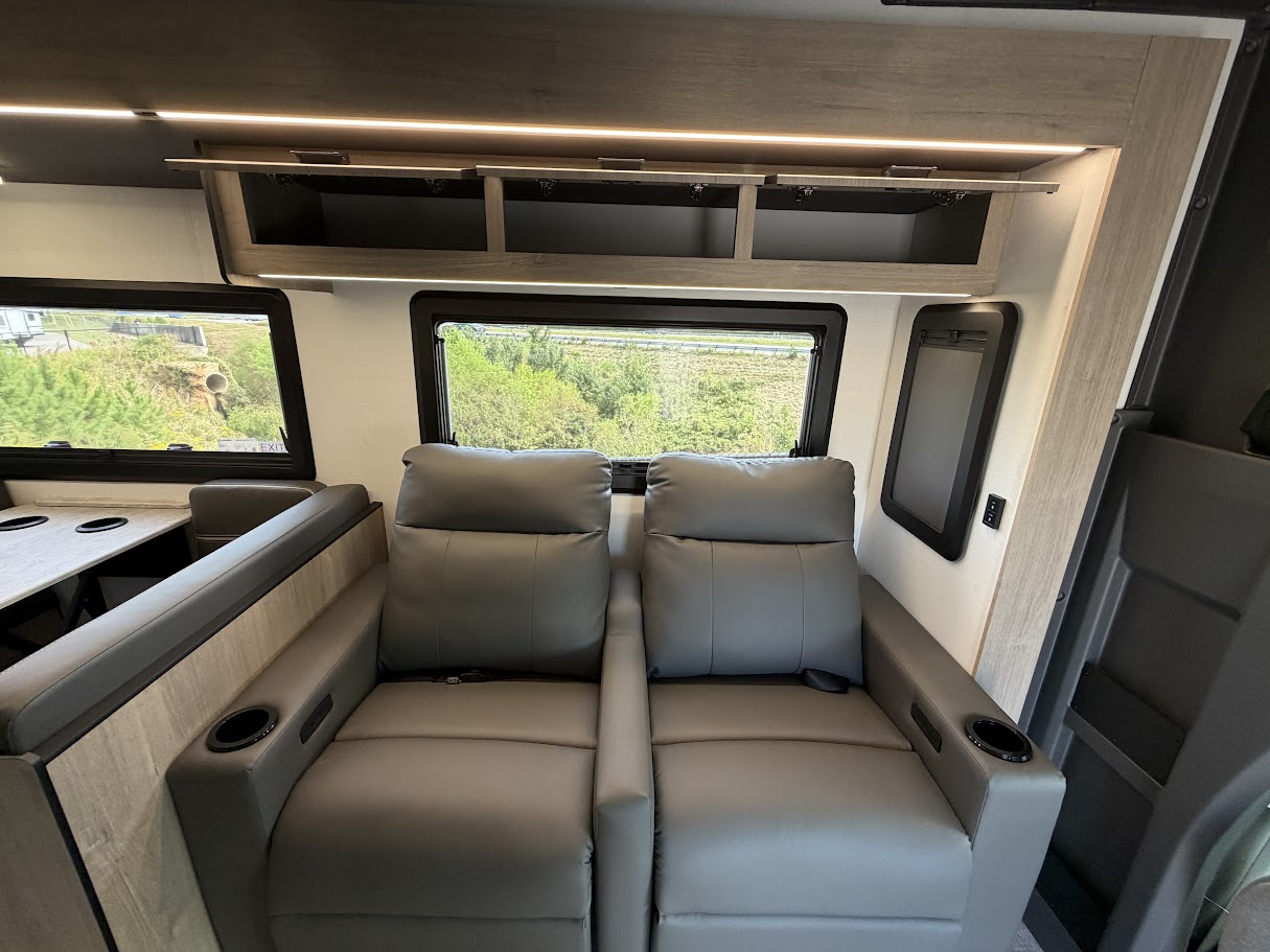 2027 GRAND DESIGN LINEAGE SERIESE 30DC - Image 25