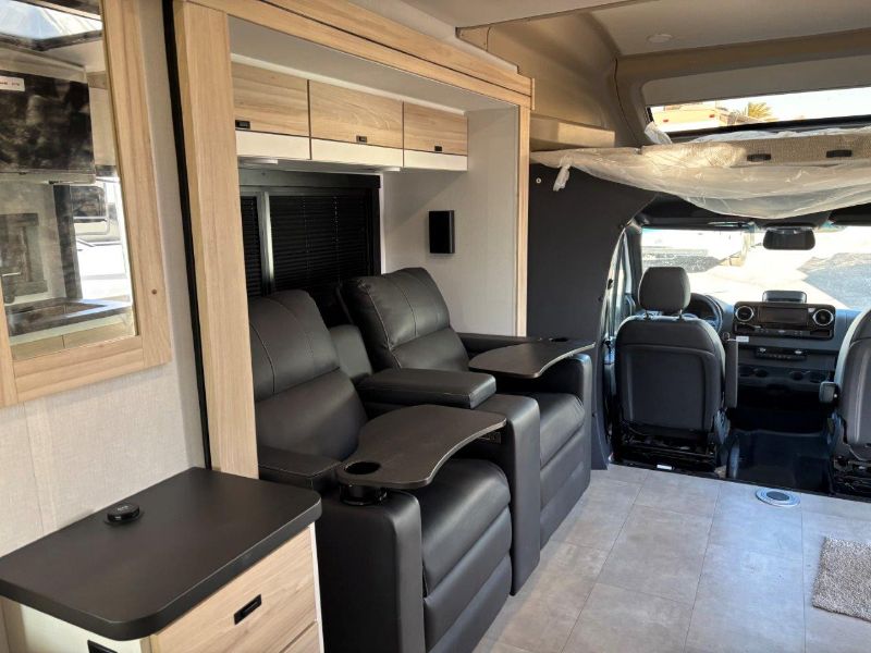 2026 Entegra Coach Qwest 25L - Image 20