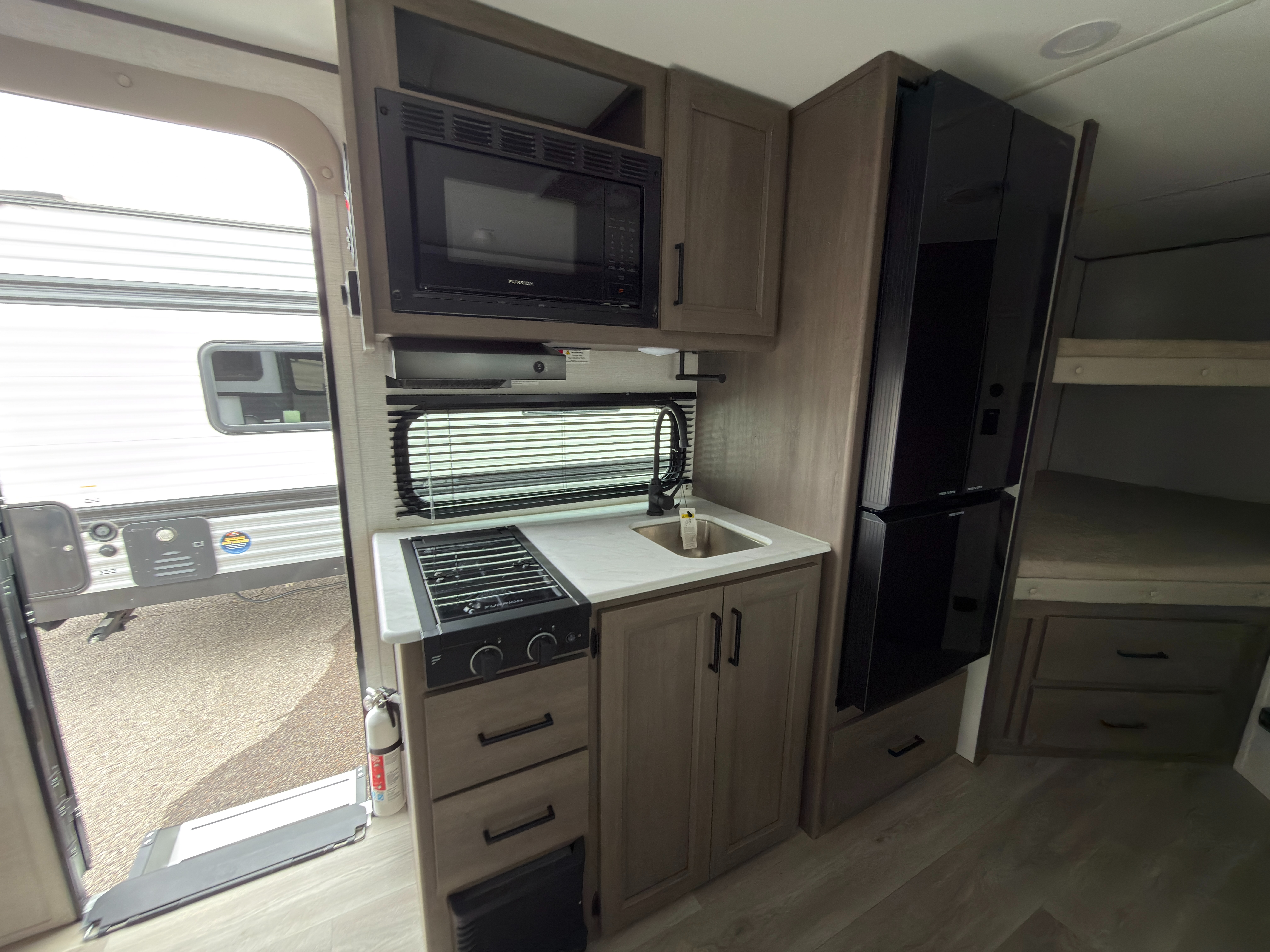 2025 Grand Design TRANSCEND XPLOR 161BH - Image 12
