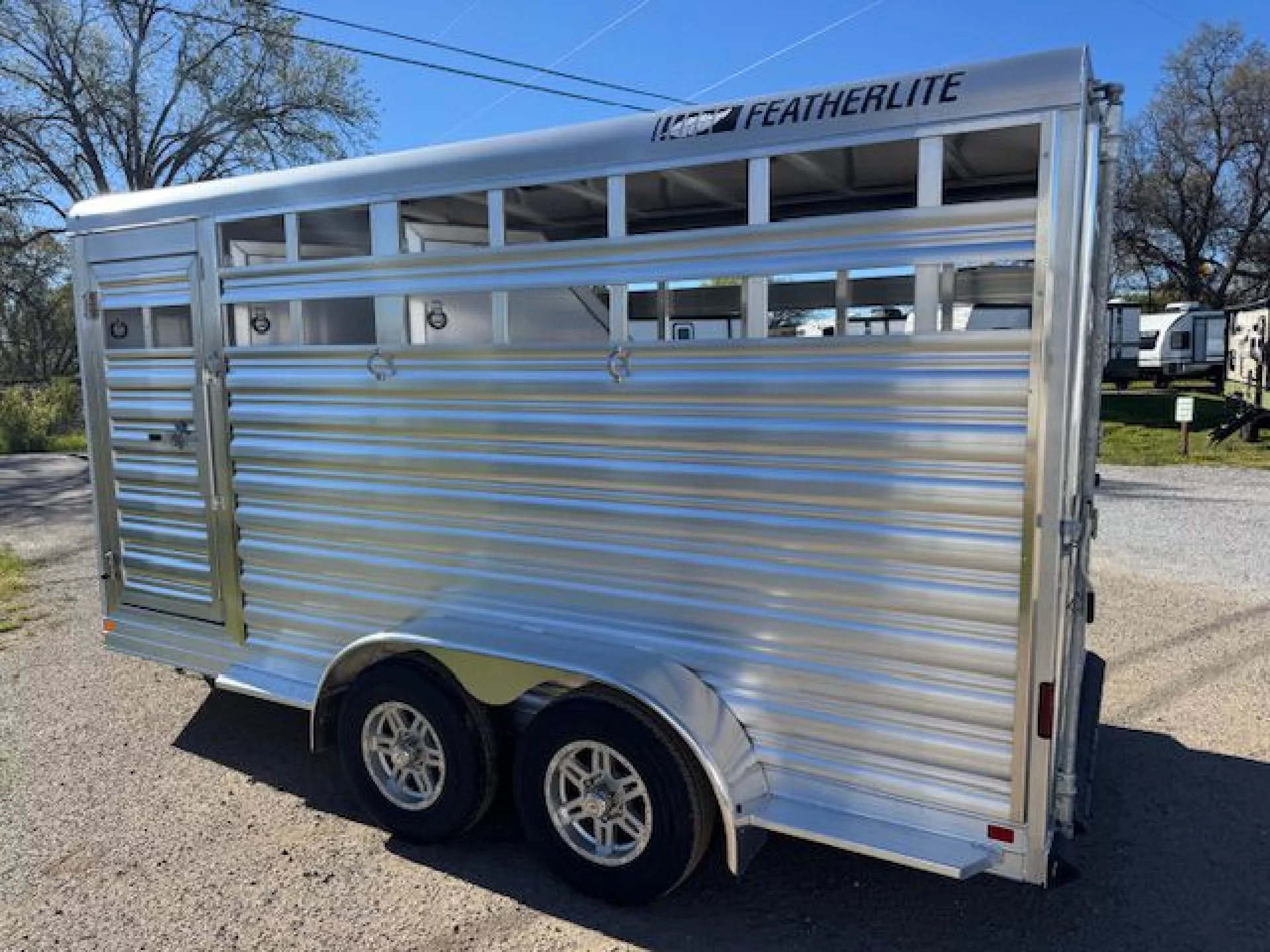 2026 FEATHERLITE FEATHERLITE 9651 3 HORSE SLANT PACKAGE B - Image 4