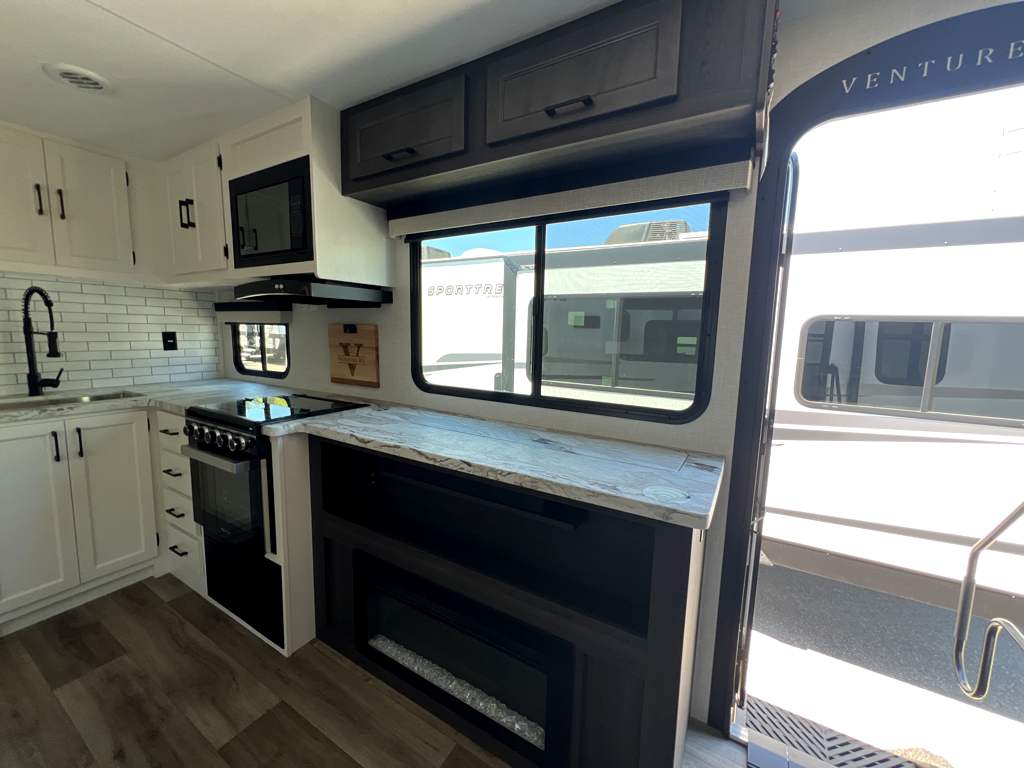 2026 VENTURE RV SPORTTREK 271VBH - Image 10
