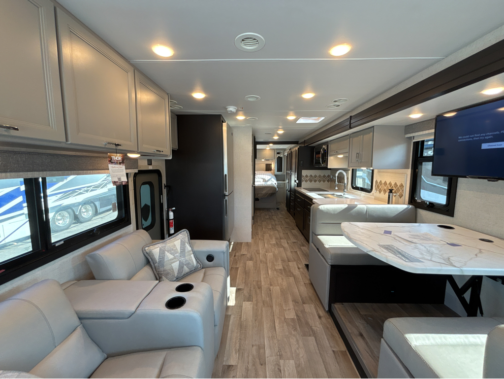 2026 THOR MOTOR COACH PALAZZO 33.6 - Image 7
