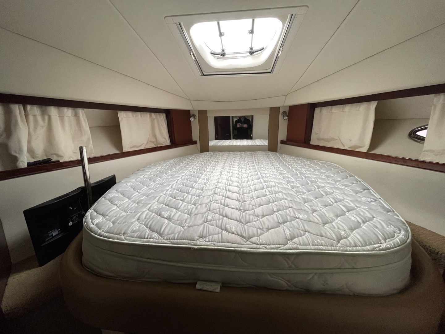 2010 Sea Ray 390 Sundancer - Image 15