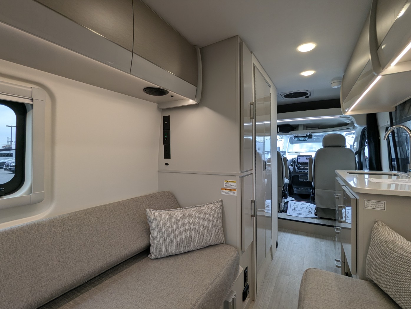 2027 Thor Motor Coach Tellaro 20U - Image 25